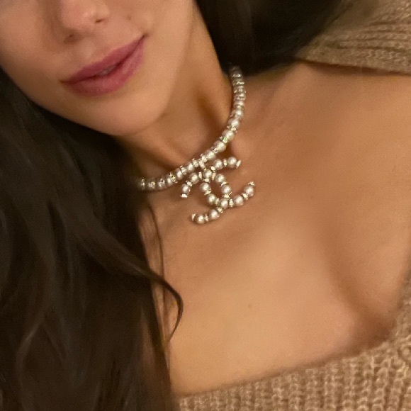 CHANEL 20 Pearl Necklace w/ CC clasp - Picture 1 of 9
